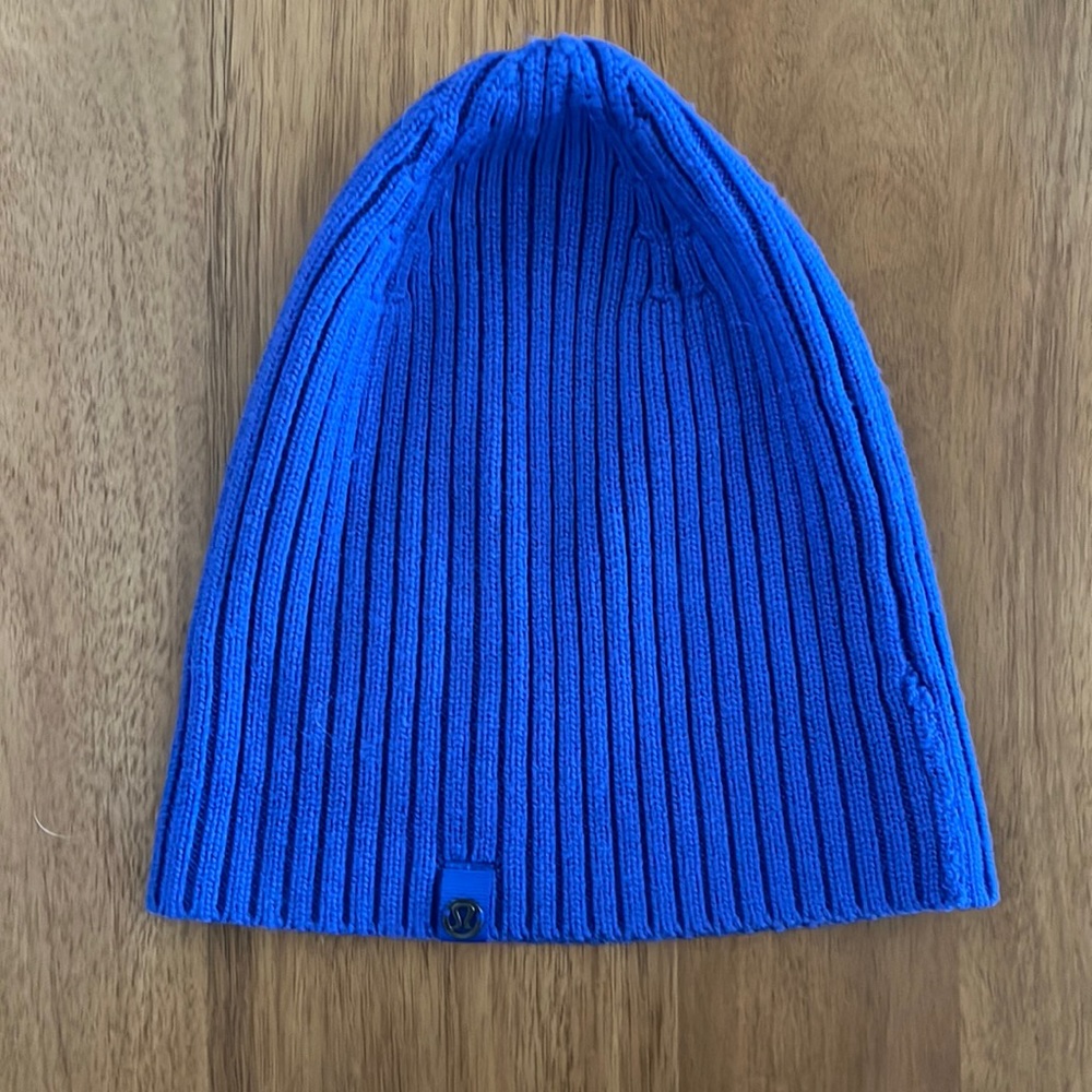 Lululemon beanie- excellent condition